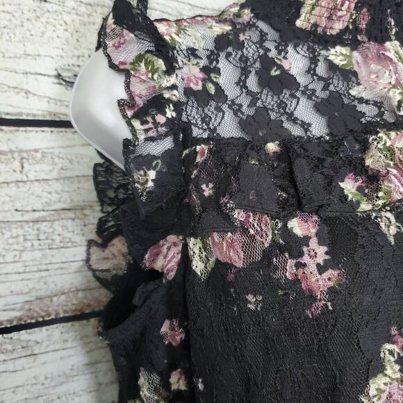 Crave Fame by Almost Famous Women’s Large Black Floral Lace Sleeveless Ruffle Bl - Picture 3 of 7